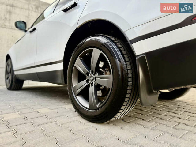 Белый Ленд Ровер Рендж Ровер Велар, объемом двигателя 2 л и пробегом 134 тыс. км за 33999 $, фото 41 на Automoto.ua