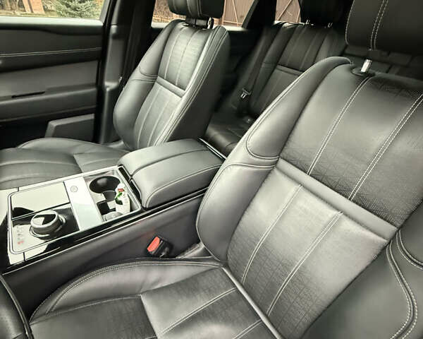 Белый Ленд Ровер Рендж Ровер Велар, объемом двигателя 2 л и пробегом 87 тыс. км за 33300 $, фото 27 на Automoto.ua