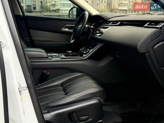 Білий Ленд Ровер Рендж Ровер Велар, об'ємом двигуна 2 л та пробігом 110 тис. км за 38500 $, фото 35 на Automoto.ua