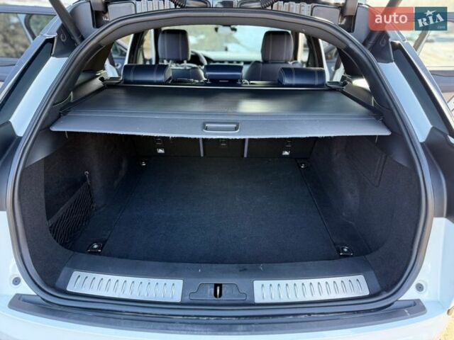 Белый Ленд Ровер Рендж Ровер Велар, объемом двигателя 2 л и пробегом 134 тыс. км за 29999 $, фото 72 на Automoto.ua