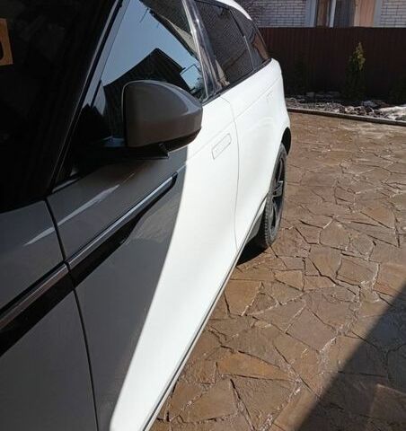 Белый Ленд Ровер Рендж Ровер Велар, объемом двигателя 2 л и пробегом 109 тыс. км за 31000 $, фото 57 на Automoto.ua