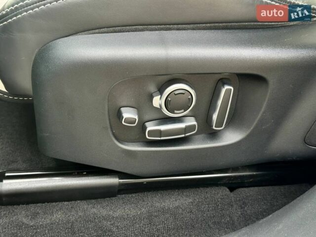 Белый Ленд Ровер Рендж Ровер Велар, объемом двигателя 2.99 л и пробегом 106 тыс. км за 39900 $, фото 37 на Automoto.ua