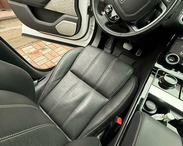 Белый Ленд Ровер Рендж Ровер Велар, объемом двигателя 2 л и пробегом 87 тыс. км за 33300 $, фото 20 на Automoto.ua