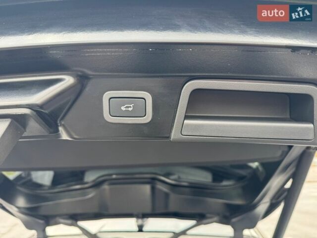 Белый Ленд Ровер Рендж Ровер Велар, объемом двигателя 3 л и пробегом 93 тыс. км за 33000 $, фото 29 на Automoto.ua