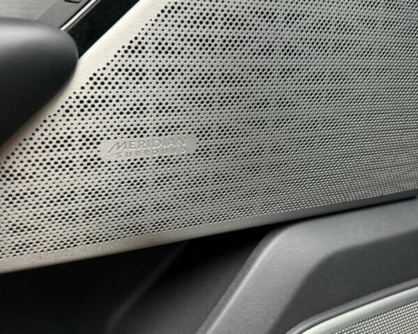 Белый Ленд Ровер Рендж Ровер Велар, объемом двигателя 2 л и пробегом 87 тыс. км за 33300 $, фото 32 на Automoto.ua