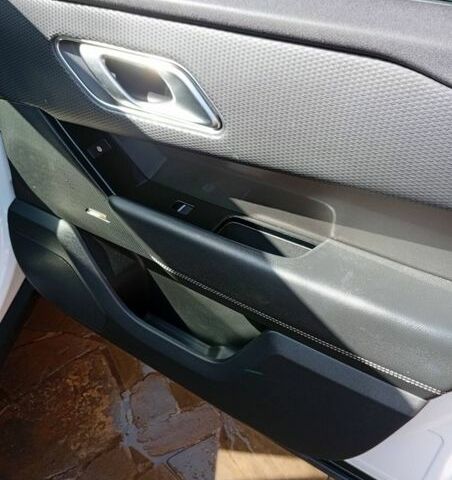 Белый Ленд Ровер Рендж Ровер Велар, объемом двигателя 2 л и пробегом 109 тыс. км за 31000 $, фото 106 на Automoto.ua