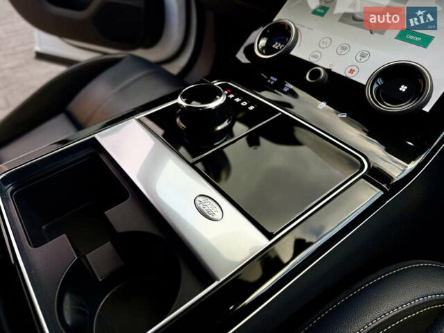 Белый Ленд Ровер Рендж Ровер Велар, объемом двигателя 2 л и пробегом 134 тыс. км за 33999 $, фото 82 на Automoto.ua