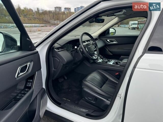 Белый Ленд Ровер Рендж Ровер Велар, объемом двигателя 3 л и пробегом 93 тыс. км за 33000 $, фото 10 на Automoto.ua