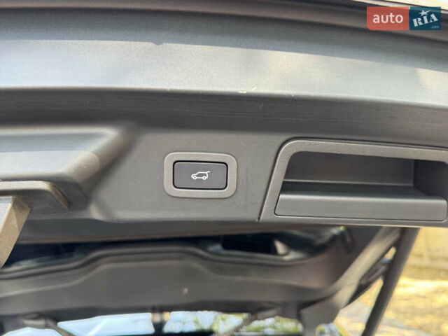 Белый Ленд Ровер Рендж Ровер Велар, объемом двигателя 2 л и пробегом 127 тыс. км за 29500 $, фото 18 на Automoto.ua