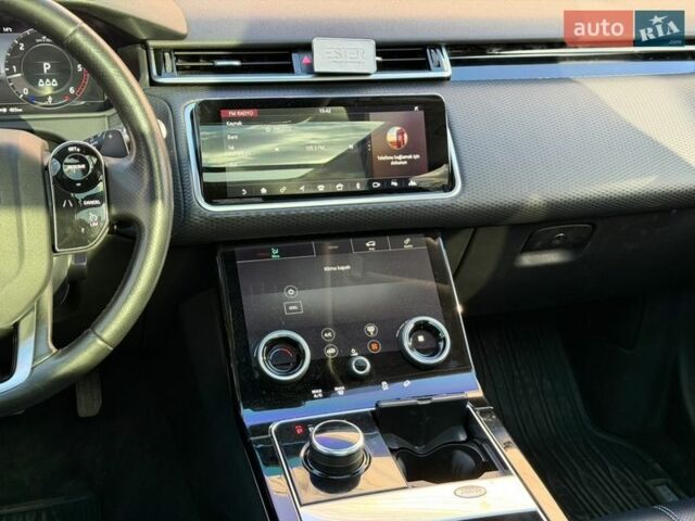 Белый Ленд Ровер Рендж Ровер Велар, объемом двигателя 2 л и пробегом 90 тыс. км за 33900 $, фото 10 на Automoto.ua