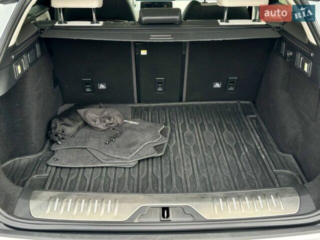 Белый Ленд Ровер Рендж Ровер Велар, объемом двигателя 2.99 л и пробегом 106 тыс. км за 39900 $, фото 28 на Automoto.ua