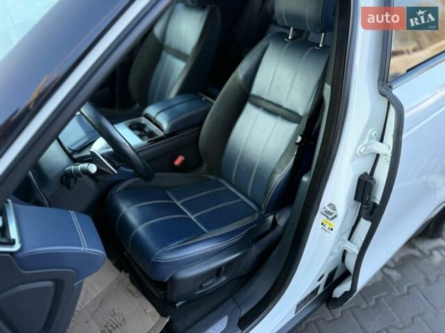 Белый Ленд Ровер Рендж Ровер Велар, объемом двигателя 2 л и пробегом 134 тыс. км за 29999 $, фото 65 на Automoto.ua