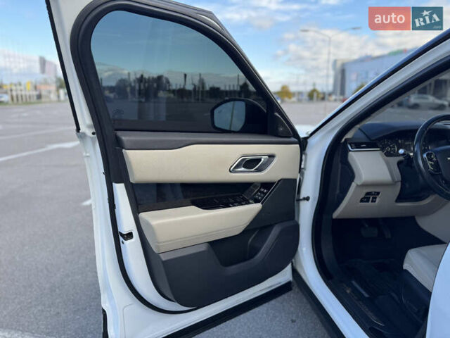 Белый Ленд Ровер Рендж Ровер Велар, объемом двигателя 2 л и пробегом 188 тыс. км за 28700 $, фото 15 на Automoto.ua