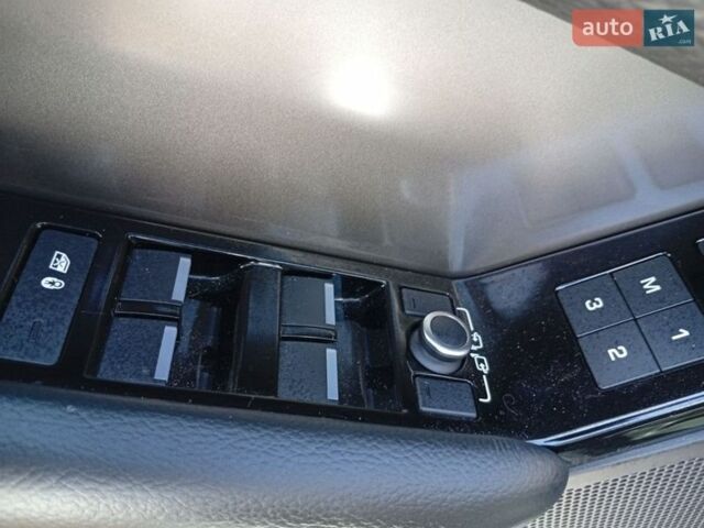 Белый Ленд Ровер Рендж Ровер Велар, объемом двигателя 2 л и пробегом 109 тыс. км за 31000 $, фото 6 на Automoto.ua