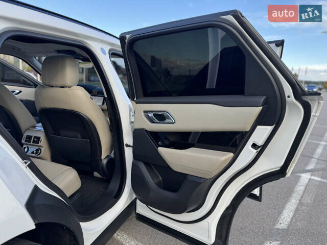 Белый Ленд Ровер Рендж Ровер Велар, объемом двигателя 2 л и пробегом 188 тыс. км за 28700 $, фото 17 на Automoto.ua