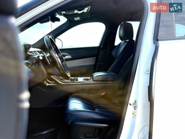 Білий Ленд Ровер Рендж Ровер Велар, об'ємом двигуна 2 л та пробігом 134 тис. км за 28999 $, фото 48 на Automoto.ua