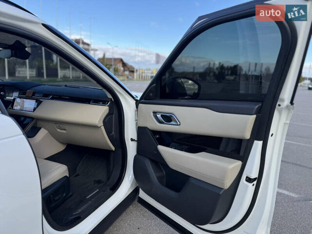 Белый Ленд Ровер Рендж Ровер Велар, объемом двигателя 2 л и пробегом 188 тыс. км за 28700 $, фото 18 на Automoto.ua