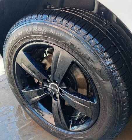 Белый Ленд Ровер Рендж Ровер Велар, объемом двигателя 2 л и пробегом 109 тыс. км за 31000 $, фото 115 на Automoto.ua