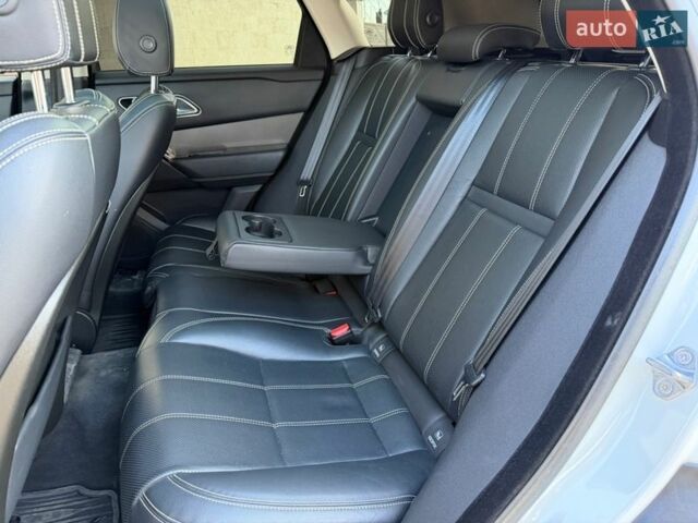 Белый Ленд Ровер Рендж Ровер Велар, объемом двигателя 2 л и пробегом 90 тыс. км за 33900 $, фото 17 на Automoto.ua