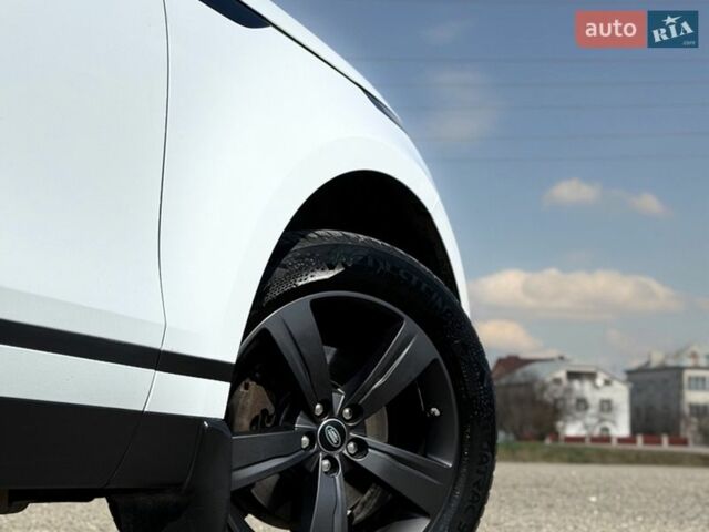Білий Ленд Ровер Рендж Ровер Велар, об'ємом двигуна 2 л та пробігом 134 тис. км за 28999 $, фото 41 на Automoto.ua