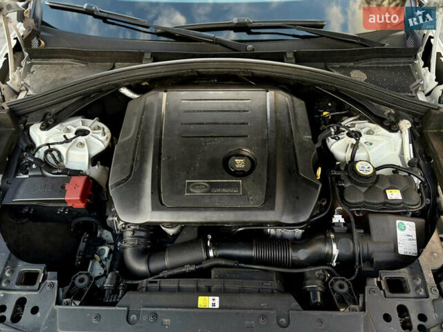 Белый Ленд Ровер Рендж Ровер Велар, объемом двигателя 2 л и пробегом 134 тыс. км за 33999 $, фото 93 на Automoto.ua