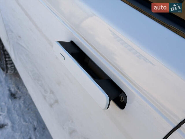 Білий Ленд Ровер Рендж Ровер Велар, об'ємом двигуна 2 л та пробігом 88 тис. км за 35900 $, фото 7 на Automoto.ua