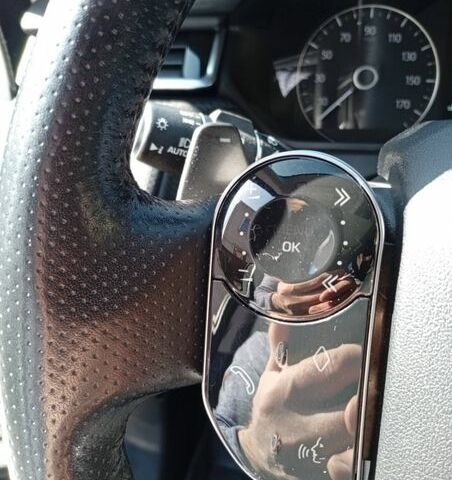 Белый Ленд Ровер Рендж Ровер Велар, объемом двигателя 2 л и пробегом 109 тыс. км за 31000 $, фото 16 на Automoto.ua