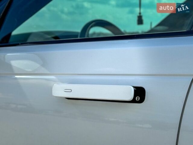 Білий Ленд Ровер Рендж Ровер Велар, об'ємом двигуна 2 л та пробігом 134 тис. км за 28999 $, фото 43 на Automoto.ua