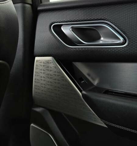 Белый Ленд Ровер Рендж Ровер Велар, объемом двигателя 3 л и пробегом 95 тыс. км за 39500 $, фото 52 на Automoto.ua