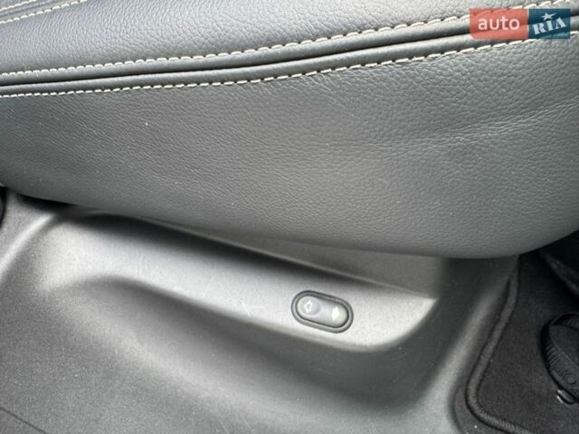 Белый Ленд Ровер Рендж Ровер Велар, объемом двигателя 3 л и пробегом 93 тыс. км за 33000 $, фото 31 на Automoto.ua