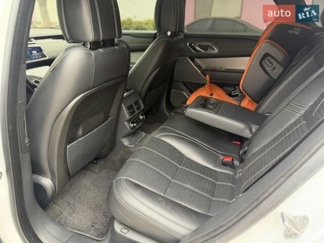 Белый Ленд Ровер Рендж Ровер Велар, объемом двигателя 2 л и пробегом 92 тыс. км за 35300 $, фото 11 на Automoto.ua