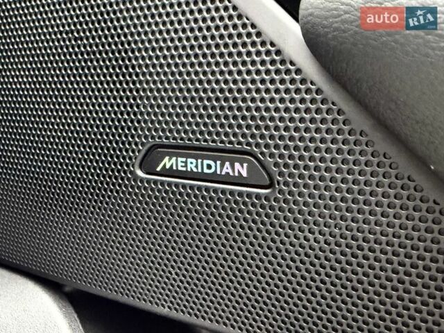 Білий Ленд Ровер Рендж Ровер Велар, об'ємом двигуна 2 л та пробігом 110 тис. км за 38500 $, фото 32 на Automoto.ua