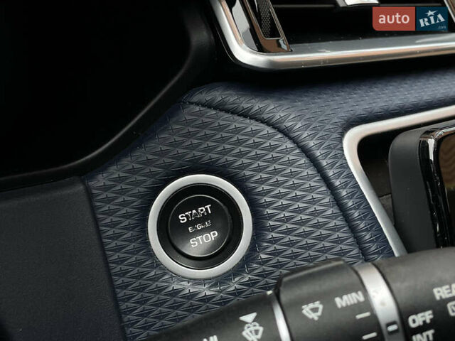 Белый Ленд Ровер Рендж Ровер Велар, объемом двигателя 2 л и пробегом 155 тыс. км за 29500 $, фото 48 на Automoto.ua