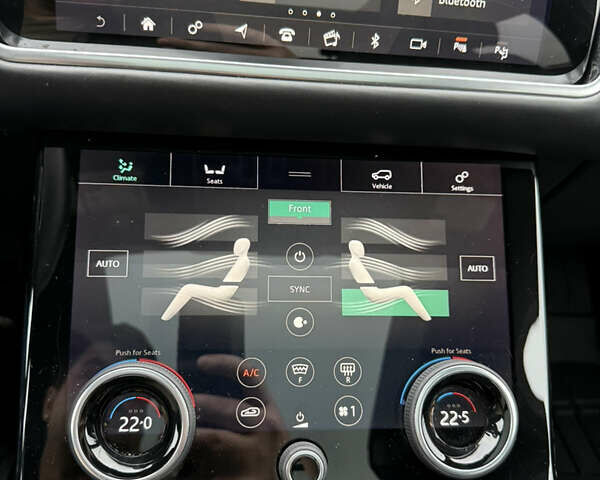 Белый Ленд Ровер Рендж Ровер Велар, объемом двигателя 2 л и пробегом 87 тыс. км за 33300 $, фото 40 на Automoto.ua