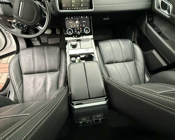 Белый Ленд Ровер Рендж Ровер Велар, объемом двигателя 2 л и пробегом 87 тыс. км за 33300 $, фото 21 на Automoto.ua