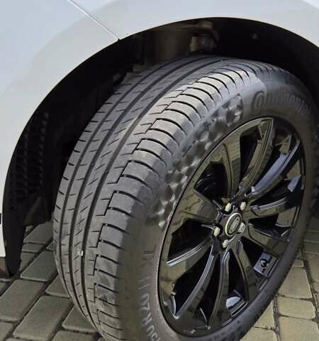 Белый Ленд Ровер Рендж Ровер Велар, объемом двигателя 3 л и пробегом 95 тыс. км за 39500 $, фото 45 на Automoto.ua