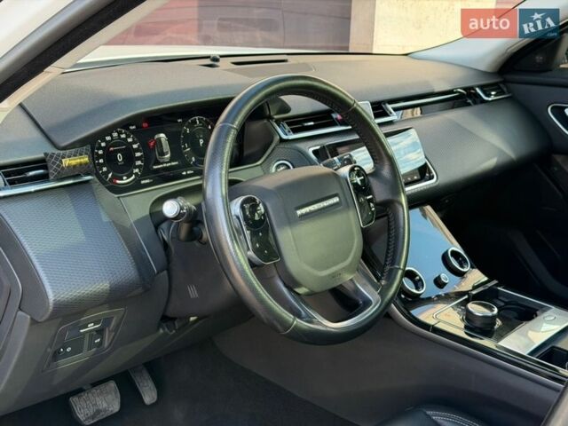 Белый Ленд Ровер Рендж Ровер Велар, объемом двигателя 2 л и пробегом 90 тыс. км за 33900 $, фото 15 на Automoto.ua