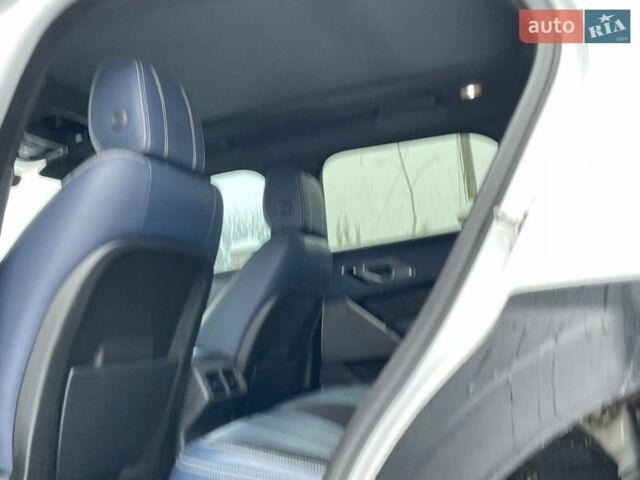 Білий Ленд Ровер Рендж Ровер Велар, об'ємом двигуна 2 л та пробігом 156 тис. км за 27000 $, фото 32 на Automoto.ua