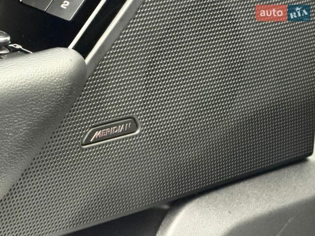 Білий Ленд Ровер Рендж Ровер Велар, об'ємом двигуна 2 л та пробігом 110 тис. км за 38500 $, фото 25 на Automoto.ua