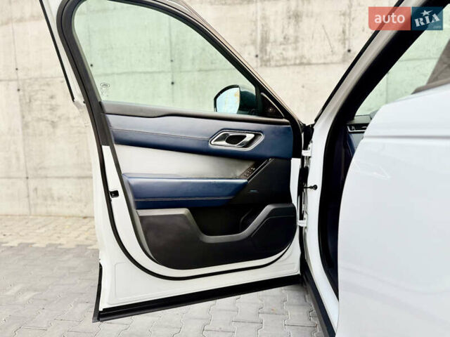 Белый Ленд Ровер Рендж Ровер Велар, объемом двигателя 2 л и пробегом 134 тыс. км за 33999 $, фото 49 на Automoto.ua