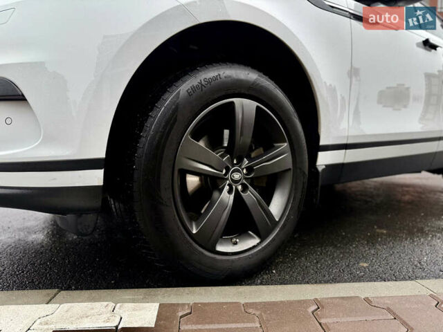 Белый Ленд Ровер Рендж Ровер Велар, объемом двигателя 2 л и пробегом 130 тыс. км за 32500 $, фото 37 на Automoto.ua