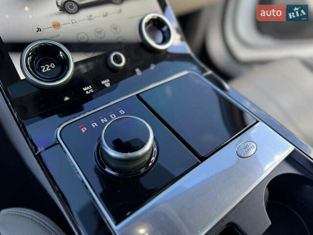 Белый Ленд Ровер Рендж Ровер Велар, объемом двигателя 2 л и пробегом 188 тыс. км за 28700 $, фото 29 на Automoto.ua