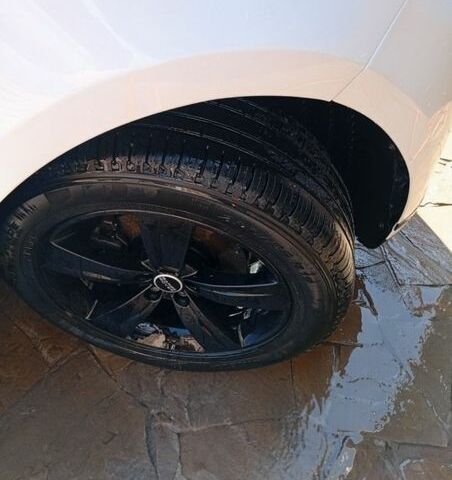 Белый Ленд Ровер Рендж Ровер Велар, объемом двигателя 2 л и пробегом 109 тыс. км за 31000 $, фото 117 на Automoto.ua