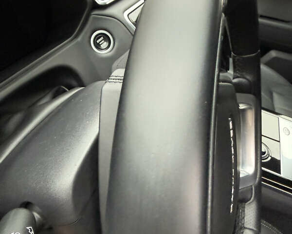 Белый Ленд Ровер Рендж Ровер Велар, объемом двигателя 2 л и пробегом 87 тыс. км за 33300 $, фото 30 на Automoto.ua