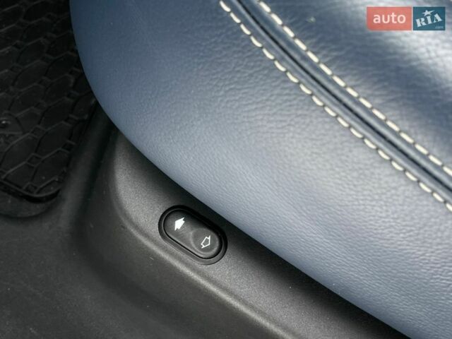 Білий Ленд Ровер Рендж Ровер Велар, об'ємом двигуна 2 л та пробігом 156 тис. км за 27000 $, фото 36 на Automoto.ua