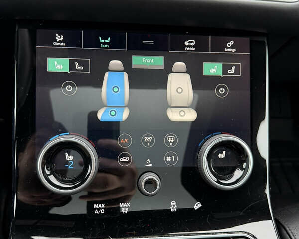 Белый Ленд Ровер Рендж Ровер Велар, объемом двигателя 2 л и пробегом 87 тыс. км за 33300 $, фото 42 на Automoto.ua