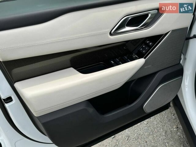 Белый Ленд Ровер Рендж Ровер Велар, объемом двигателя 2.99 л и пробегом 106 тыс. км за 39900 $, фото 39 на Automoto.ua