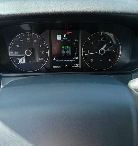 Белый Ленд Ровер Рендж Ровер Велар, объемом двигателя 2 л и пробегом 109 тыс. км за 31000 $, фото 14 на Automoto.ua