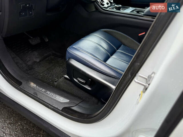 Белый Ленд Ровер Рендж Ровер Велар, объемом двигателя 2 л и пробегом 134 тыс. км за 29500 $, фото 47 на Automoto.ua
