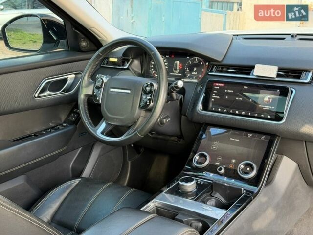 Белый Ленд Ровер Рендж Ровер Велар, объемом двигателя 2 л и пробегом 90 тыс. км за 33900 $, фото 9 на Automoto.ua
